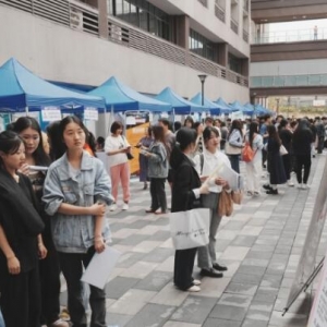 �@��(ch��ng)��Ƹ��(hu��)����(l��i)600����(g��)��λ�M(j��n)��У �B(y��ng)�Ϸ���(w��)�ИI(y��)�˲���������